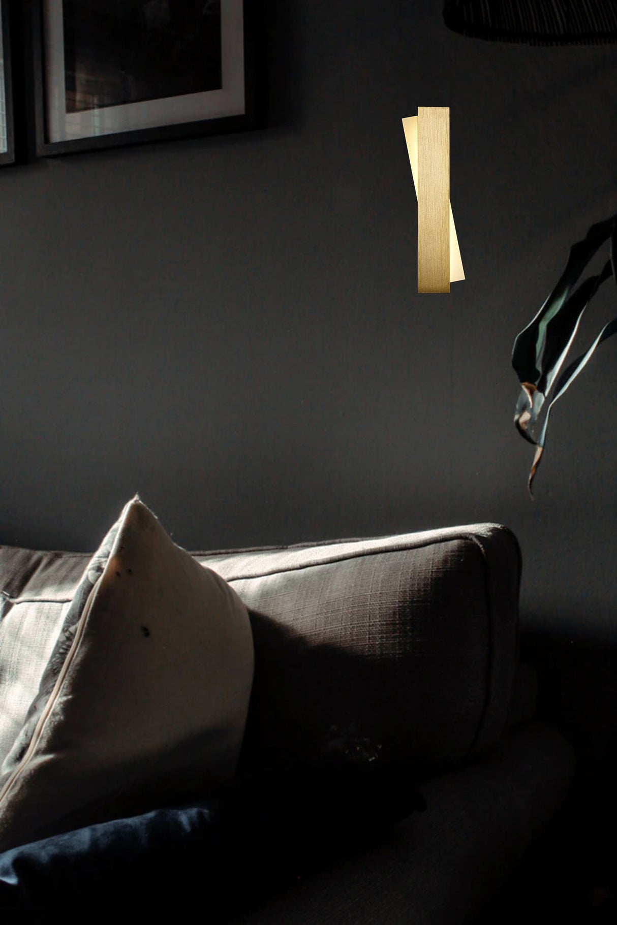 Elsdon Wall Lamp, 1 x 8W LED, 3000K, 640lm, Brushed Gold/Frosted White, 3yrs Warranty