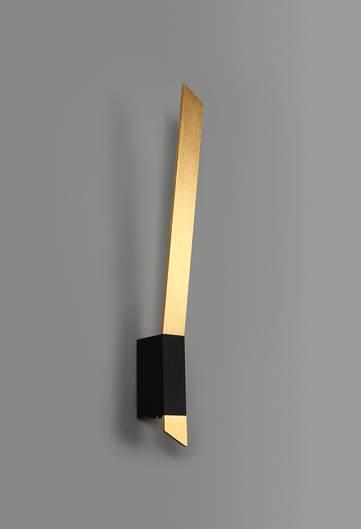 Turnbull Wall Lamp, 1 x 8W LED, 3000K, 560lm, Satin Gold/Sand Black, 3yrs Warranty